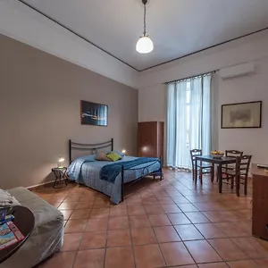 Couette-café 'na Siesta, Naples